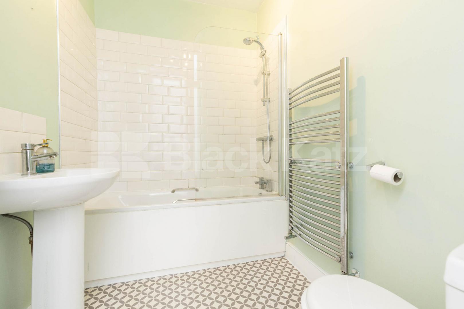 A Spacious property with 2 equally sized double bedrooms in a lovely conversion Tottenham Lane, Crouch End / Hornsey